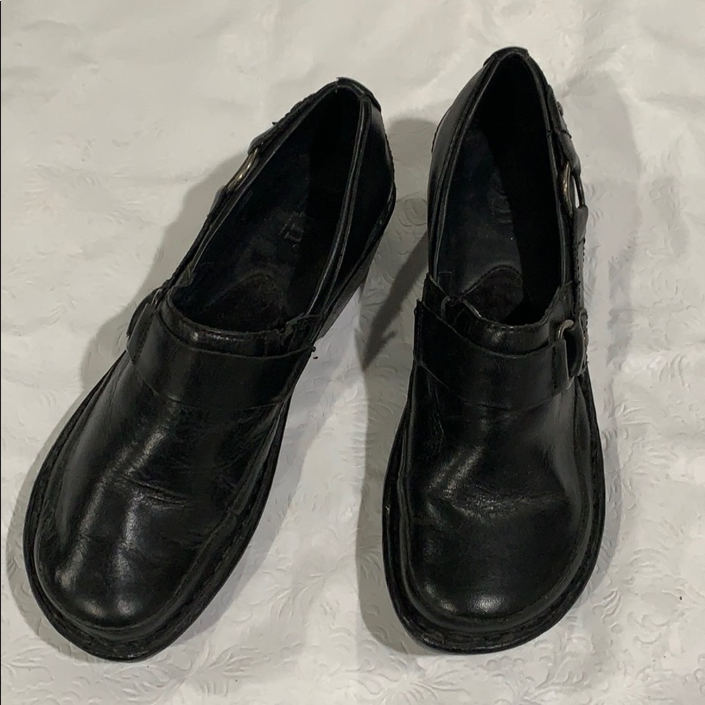 EUC Born women’s strap clog shoe. 9